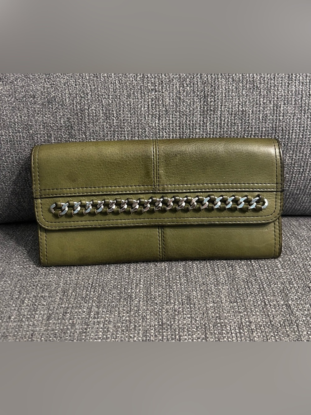 B. Makowsky Olive Green Leather Chain-Detail Women's Wallet